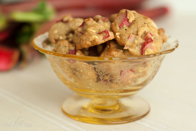 Rhubarb Oatmeal Cookies