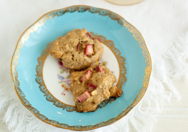 Oatmeal Cookies with rhubarb