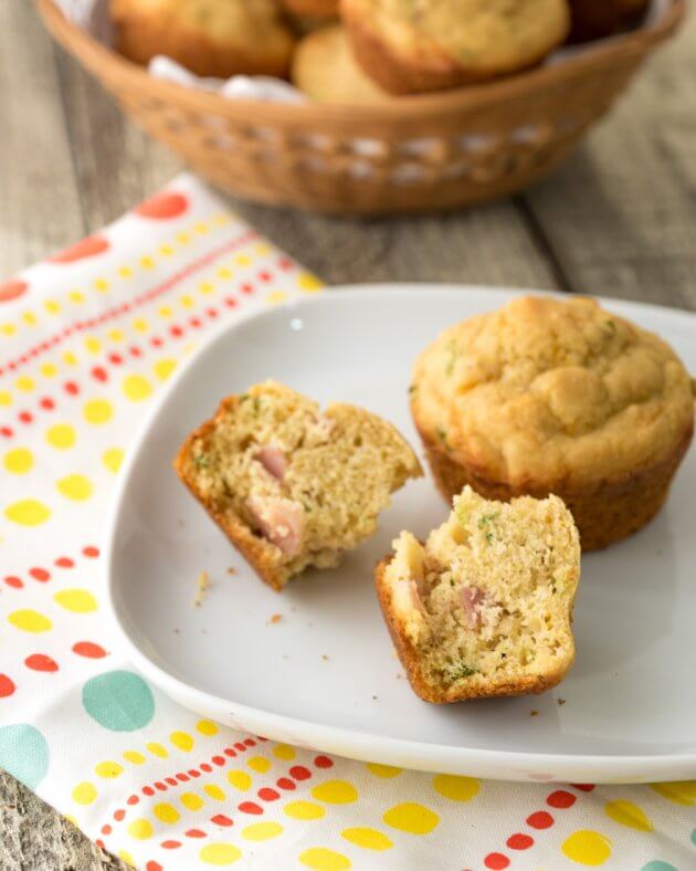 Ham & cheese muffins an easy make-ahead healthy breakfast recipe to make sure to save any busy mom's bacon during the morning rush.
